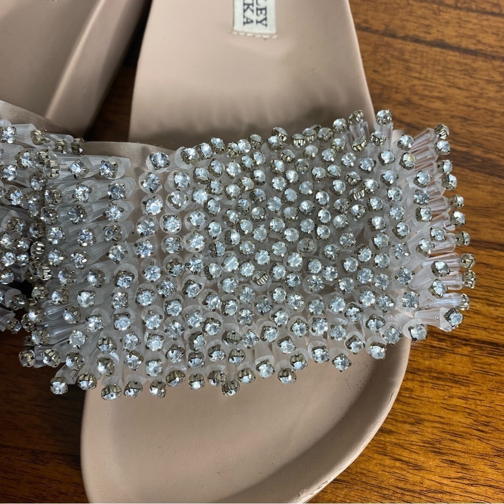 Badgley Mischka
Horton Embellished Satin Slide Sandals SIZE:8 - Picture 4 of 16